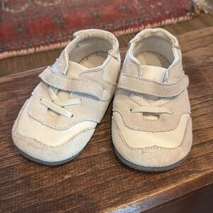Robeez white leather and suede sneakers 18-24 months